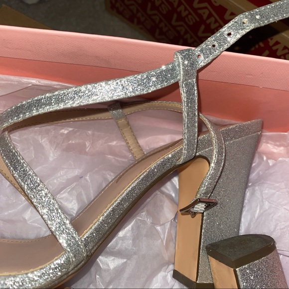 Silver Heels - Picture 3 of 8